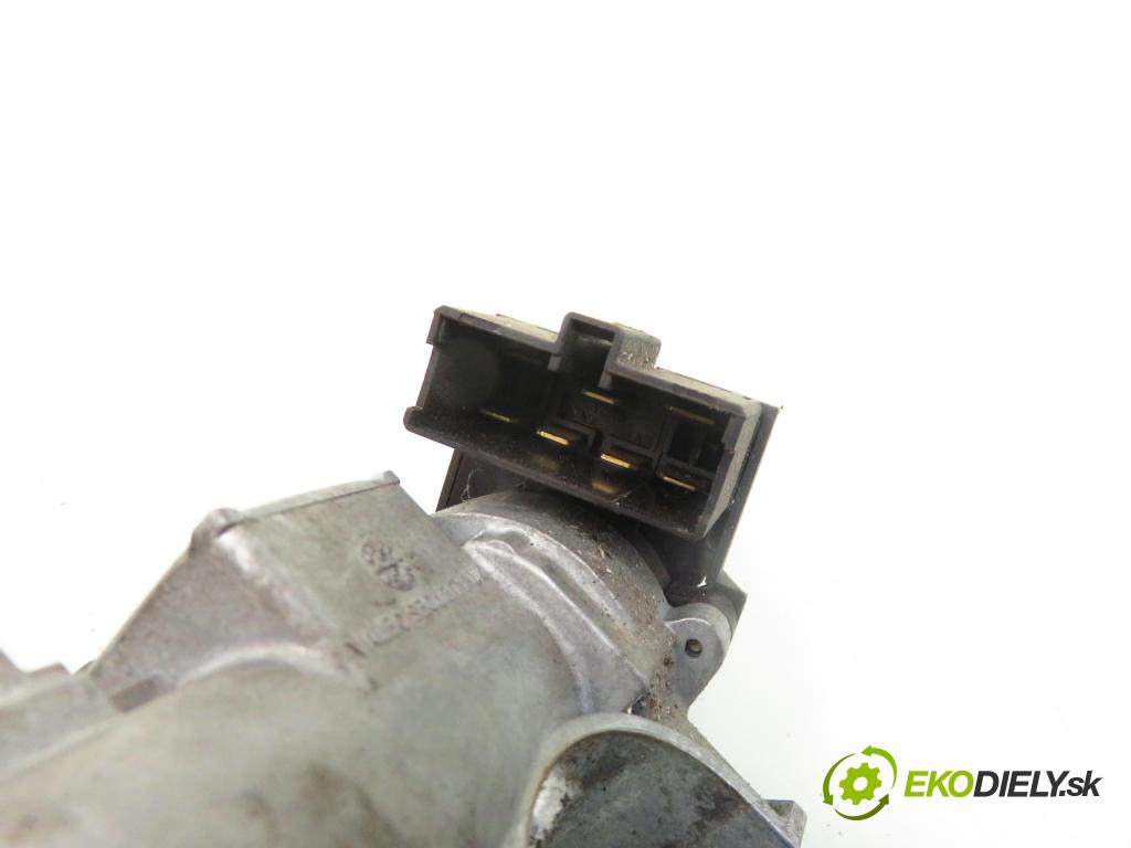 LAND ROVER FREELANDER (L314) TERENOWY 1999 72,00 2.0 DI 4x4 - 20 T2N 1994,00 spinačka YXB100350 ; 04152502 (Spínacie skrinky a kľúče)