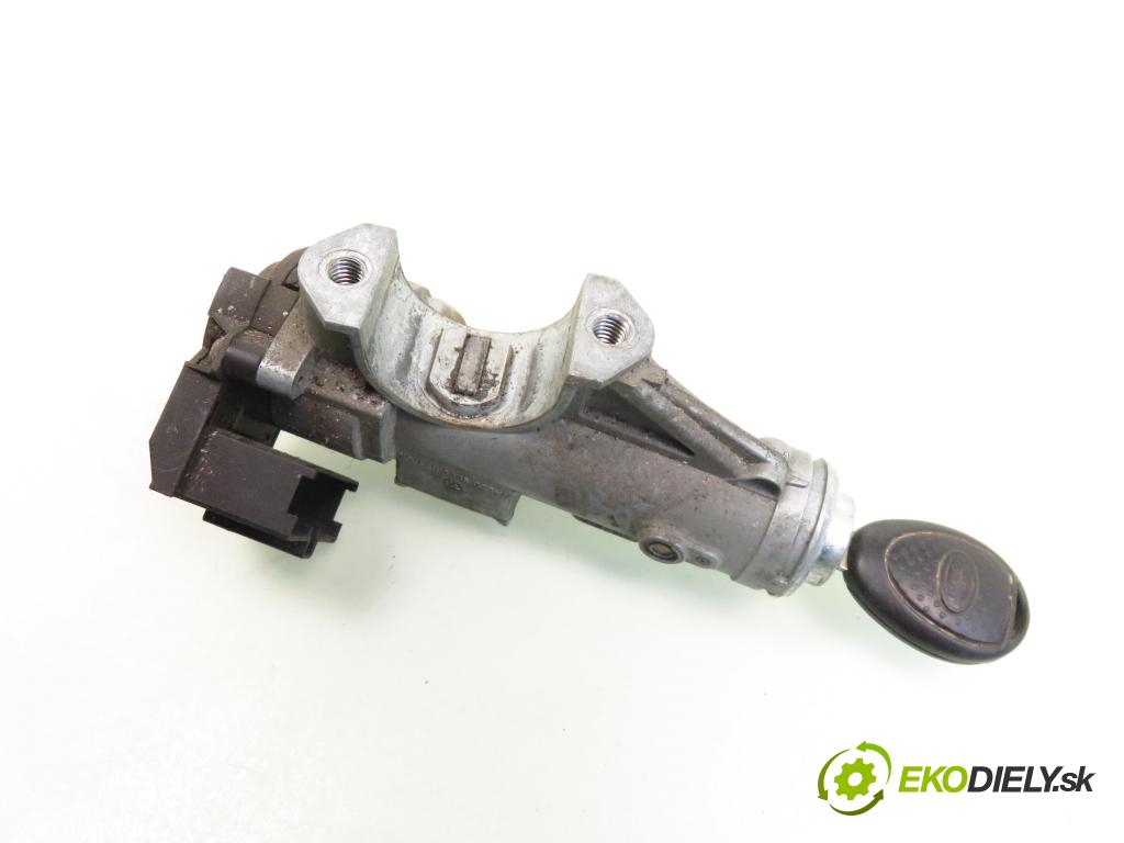 LAND ROVER FREELANDER (L314) TERENOWY 1999 72,00 2.0 DI 4x4 - 20 T2N 1994,00 spinačka YXB100350 ; 04152502 (Spínacie skrinky a kľúče)