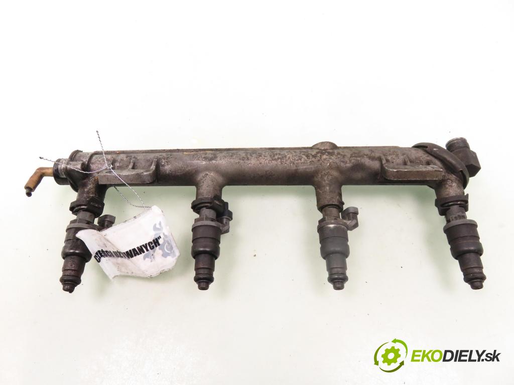 OPEL VECTRA B (J96) SEDAN 2000 108,00 2.2 i 16V - Z 22 SE 2198,00 Lišta vstrekovacia 12565474 (Vstrekovacie lišty)