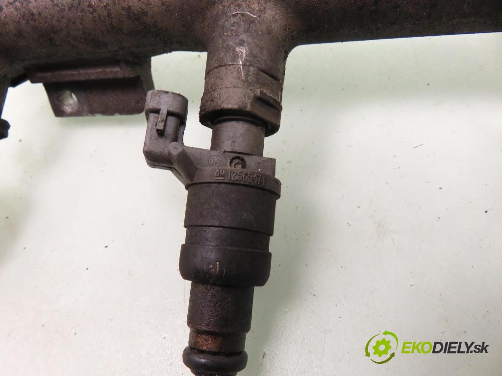 OPEL VECTRA B (J96) SEDAN 2000 108,00 2.2 i 16V - Z 22 SE 2198,00 Lišta vstrekovacia 12565474 (Vstrekovacie lišty)