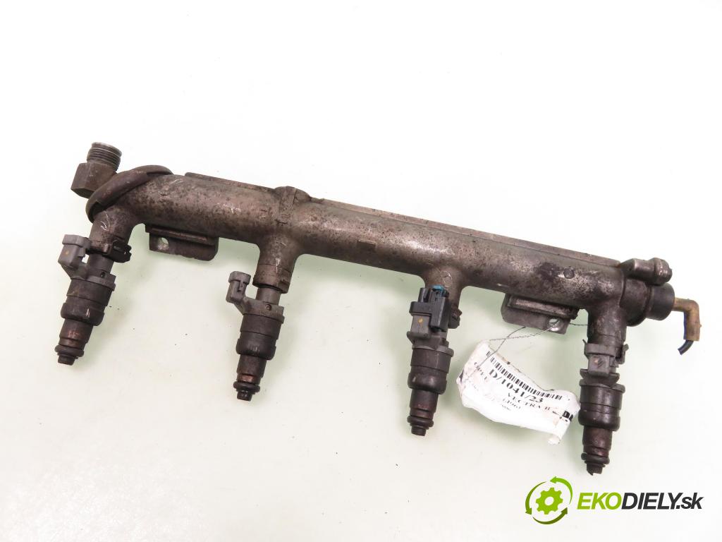 OPEL VECTRA B (J96) SEDAN 2000 108,00 2.2 i 16V - Z 22 SE 2198,00 Lišta vstrekovacia 12565474 (Vstrekovacie lišty)