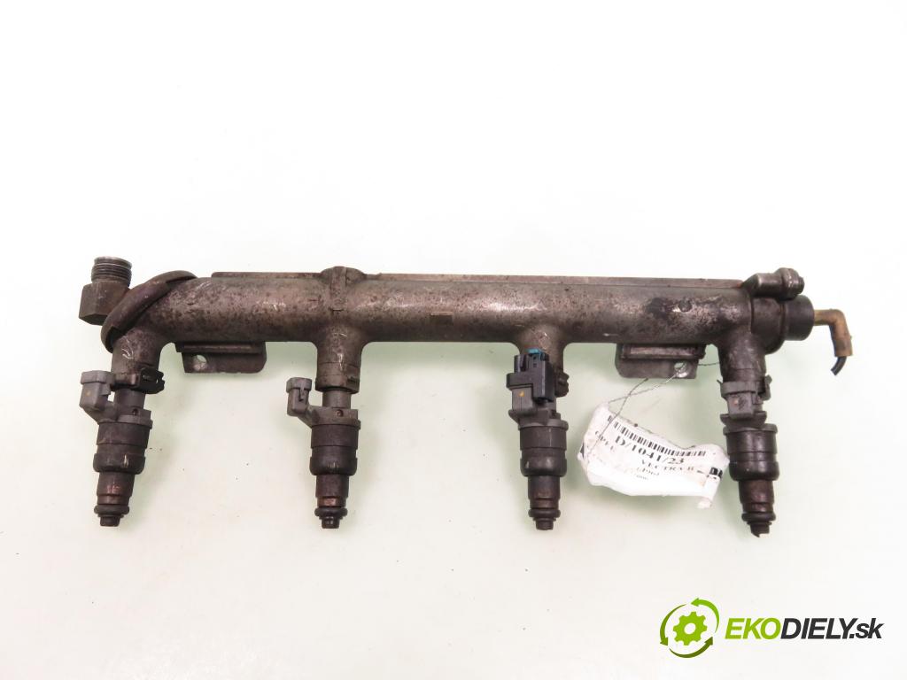 OPEL VECTRA B (J96) SEDAN 2000 108,00 2.2 i 16V - Z 22 SE 2198,00 Lišta vstrekovacia 12565474 (Vstrekovacie lišty)