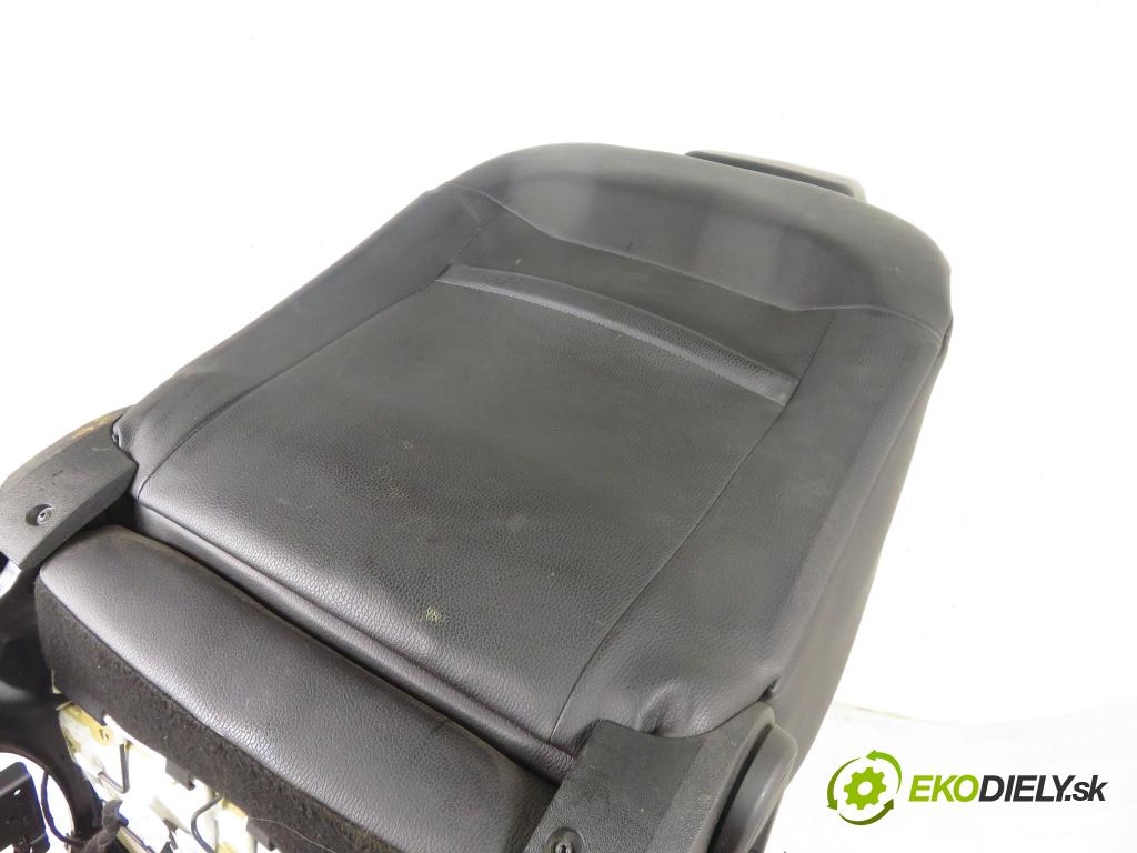 OPEL ASTRA J Nadwozie zamknięte / kombi (P10) KOMBI 2011 92,00 1.7 CDTI - A 17 DTR 1686,00 Sedadlo CESTUJÚCI/PP