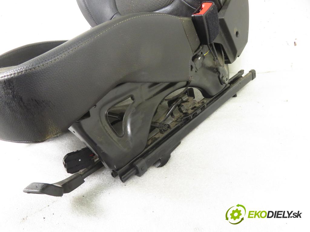 OPEL ASTRA J Nadwozie zamknięte / kombi (P10) KOMBI 2011 92,00 1.7 CDTI - A 17 DTR 1686,00 Sedadlo CESTUJÚCI/PP