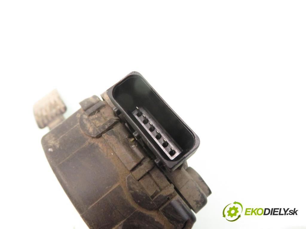 MITSUBISHI COLT VI (Z3_A, Z2_A) HB 2004 70,00 1.3 MIVEC 95 - 4A90 1332,00 Potenciometer plynového pedálu A4543000304 ; 6PV00886600 ; MN125792 (Pedále)