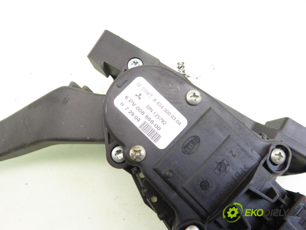 MITSUBISHI COLT VI (Z3_A, Z2_A) HB 2004 70,00 1.3 MIVEC 95 - 4A90 1332,00 Potenciometer plynového pedálu A4543000304 ; 6PV00886600 ; MN125792 (Pedále)