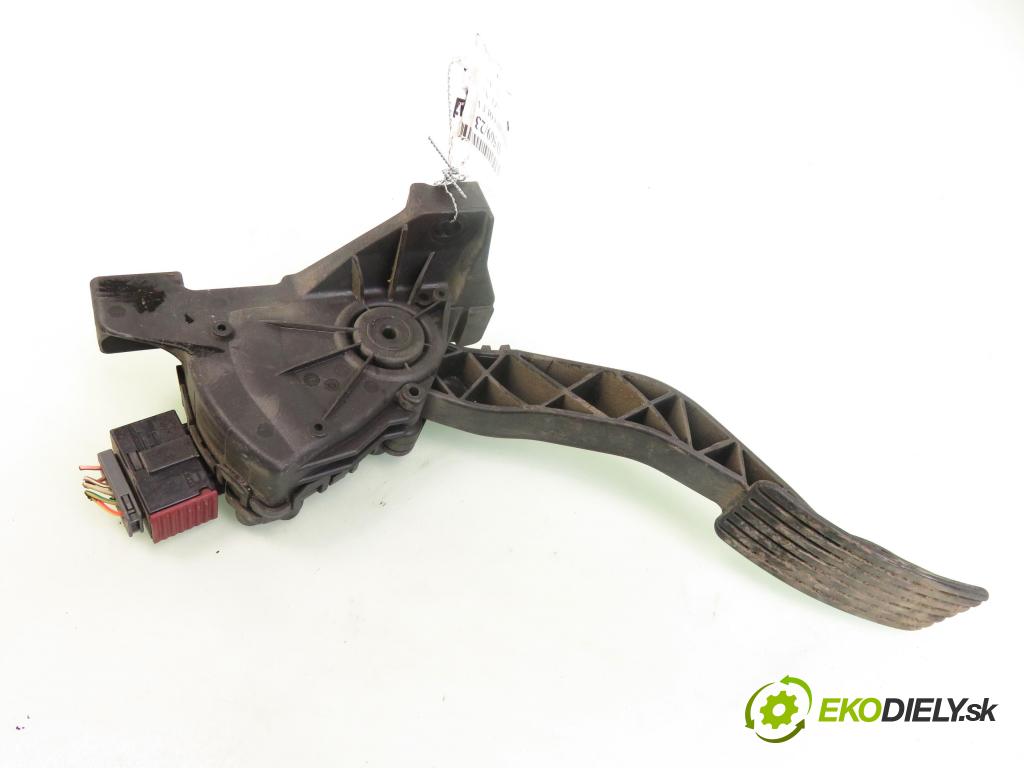 MITSUBISHI COLT VI (Z3_A, Z2_A) HB 2004 70,00 1.3 MIVEC 95 - 4A90 1332,00 Potenciometer plynového pedálu A4543000304 ; 6PV00886600 ; MN125792 (Pedále)