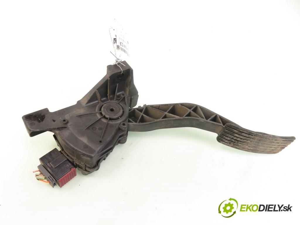 MITSUBISHI COLT VI (Z3_A, Z2_A) HB 2004 70,00 1.3 MIVEC 95 - 4A90 1332,00 Potenciometer plynového pedálu A4543000304 ; 6PV00886600 ; MN125792 (Pedále)