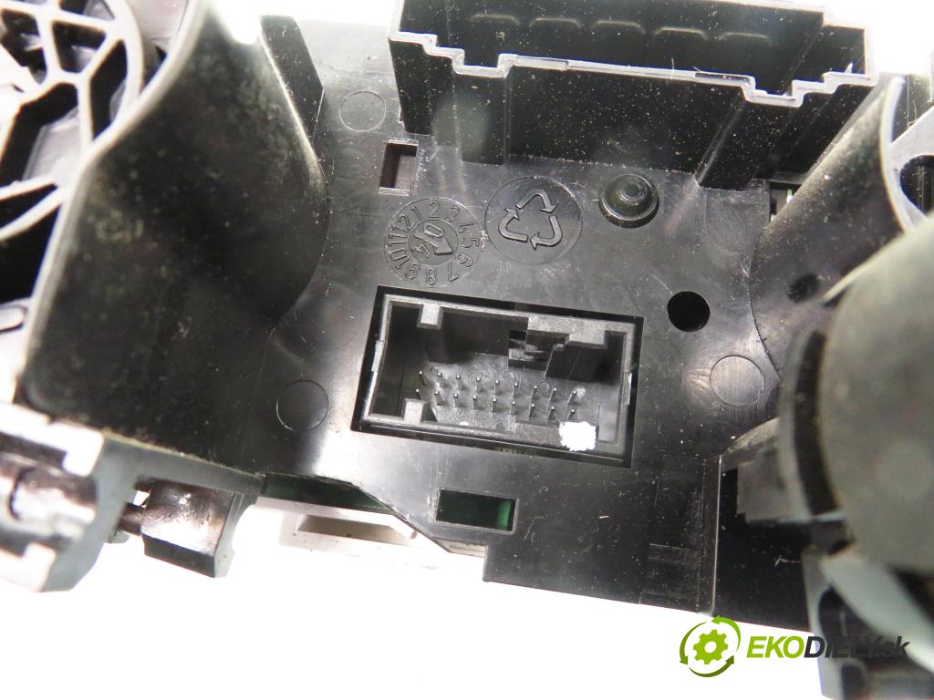 MITSUBISHI COLT VI (Z3_A, Z2_A) HB 2004 70,00 1.3 MIVEC 95 - 4A90 1332,00 Panel kúrenia KLIMATIZACE: 69667301