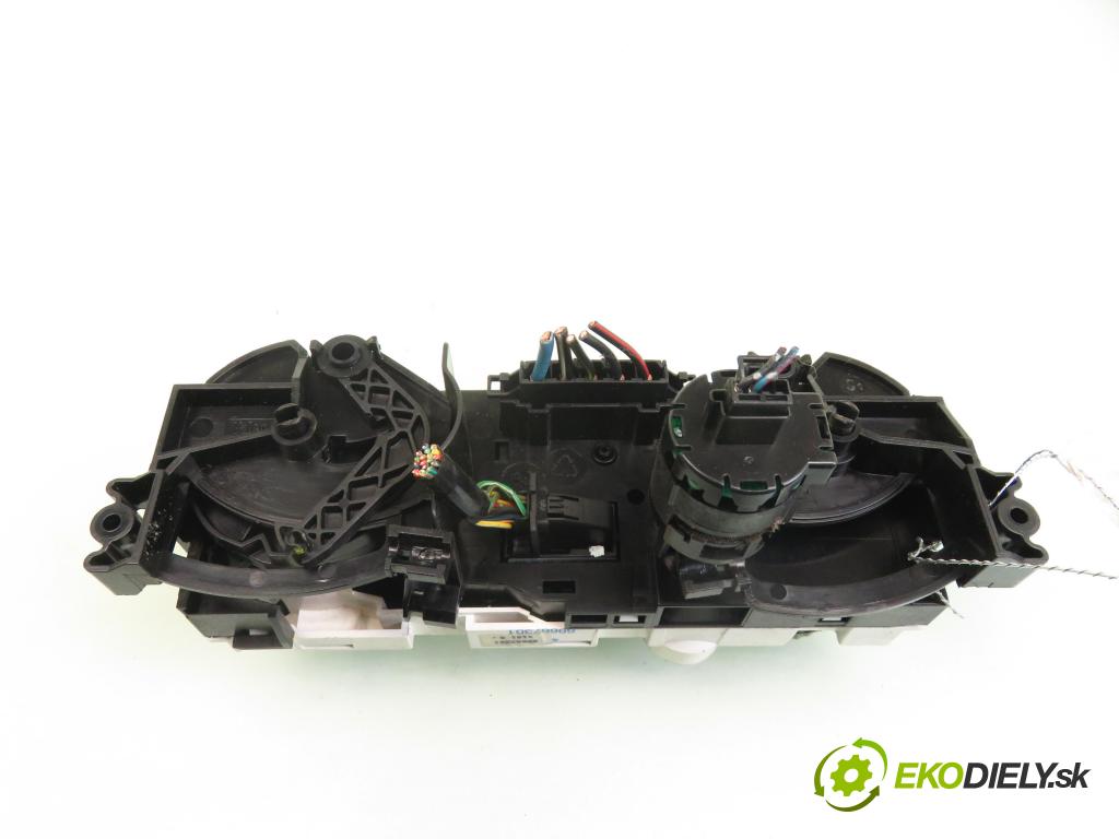 MITSUBISHI COLT VI (Z3_A, Z2_A) HB 2004 70,00 1.3 MIVEC 95 - 4A90 1332,00 Panel kúrenia KLIMATIZACE: 69667301