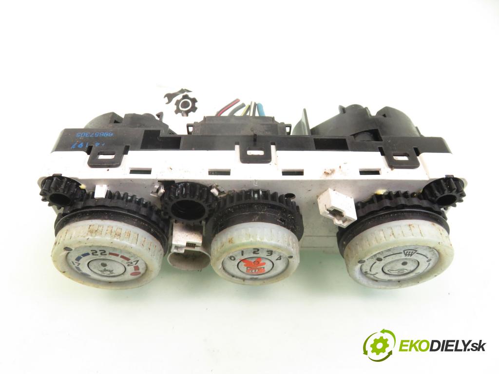 MITSUBISHI COLT VI (Z3_A, Z2_A) HB 2004 70,00 1.3 MIVEC 95 - 4A90 1332,00 Panel kúrenia KLIMATIZACE: 69667301