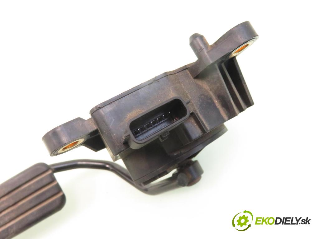 RENAULT MEGANE II sedan (LM0/1_) SEDAN 2003 72,00 1.4 - K4J 740 1390,00 Potenciometer plynového pedálu 8200153268 (Pedále)