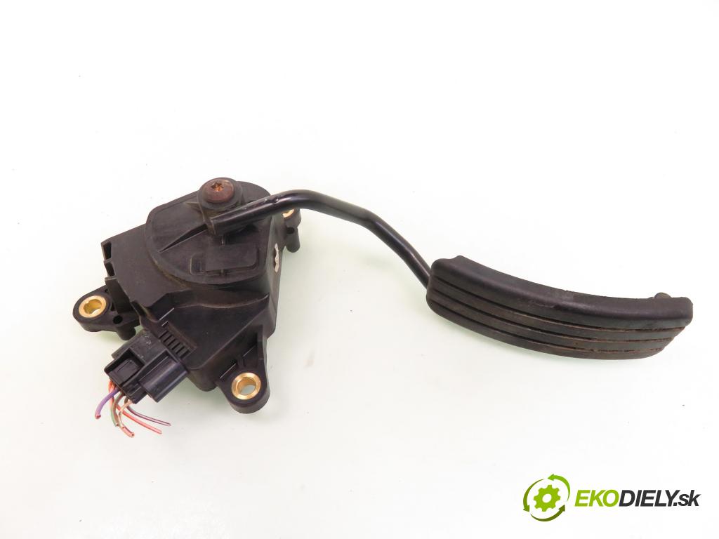 RENAULT MEGANE II sedan (LM0/1_) SEDAN 2003 72,00 1.4 - K4J 740 1390,00 Potenciometer plynového pedálu 8200153268 (Pedále)