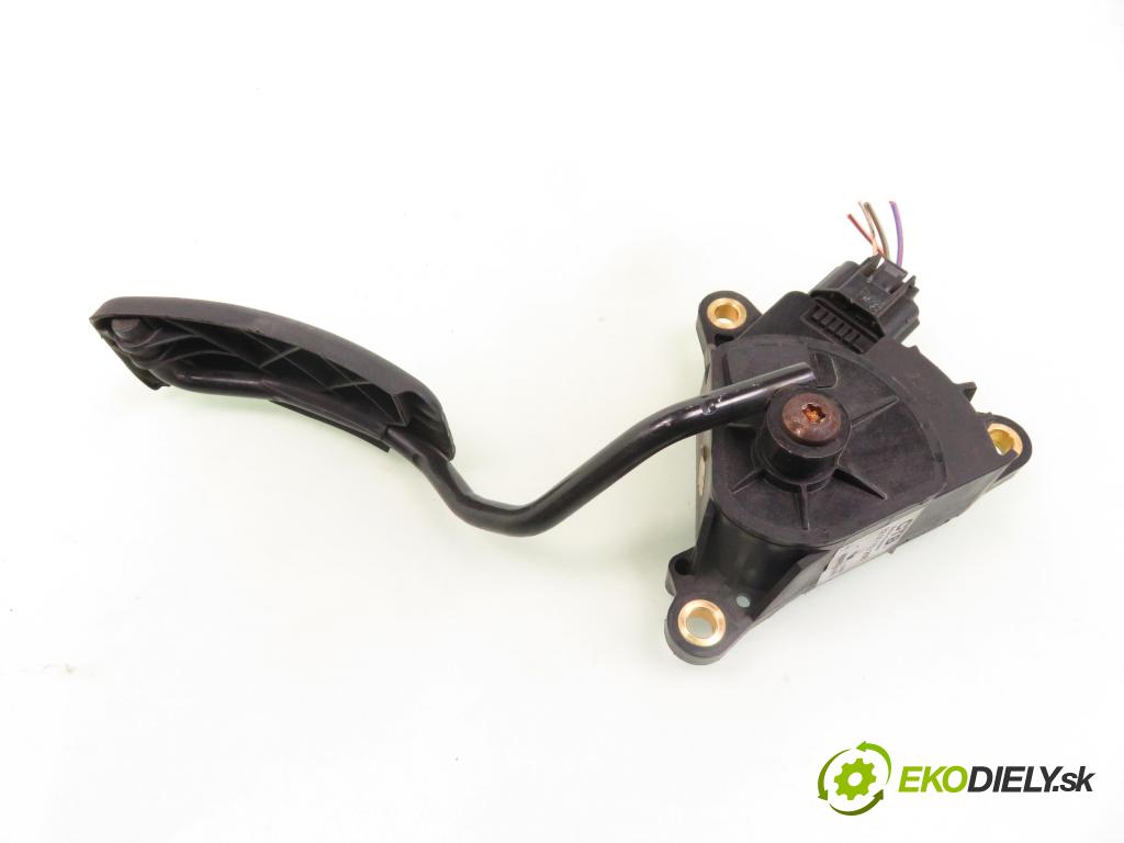 RENAULT MEGANE II sedan (LM0/1_) SEDAN 2003 72,00 1.4 - K4J 740 1390,00 Potenciometer plynového pedálu 8200153268 (Pedále)