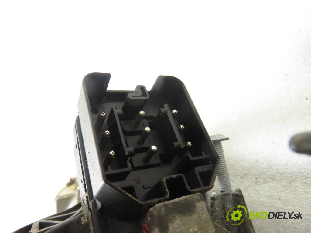 BMW 3 (E46) SEDAN 2000 77,00 316 i 105 - M43 B19 (194E1) 1895,00 Hriadeľ, tyč volantu 042119006 ; 6751670 (Tyče riadenia (volantu))