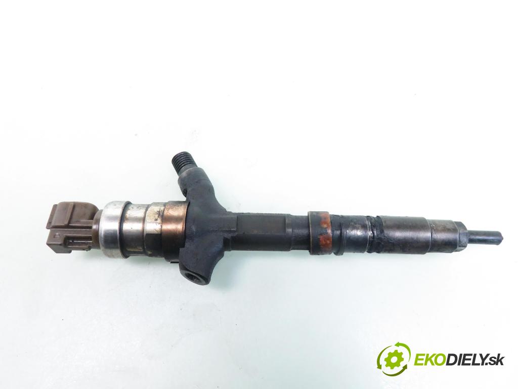 TOYOTA COROLLA (_E12_) KOMBI 2002 66,00 2.0 D-4D 1995,00 vstrekovač 2367027020 (Vstrekovač paliva)