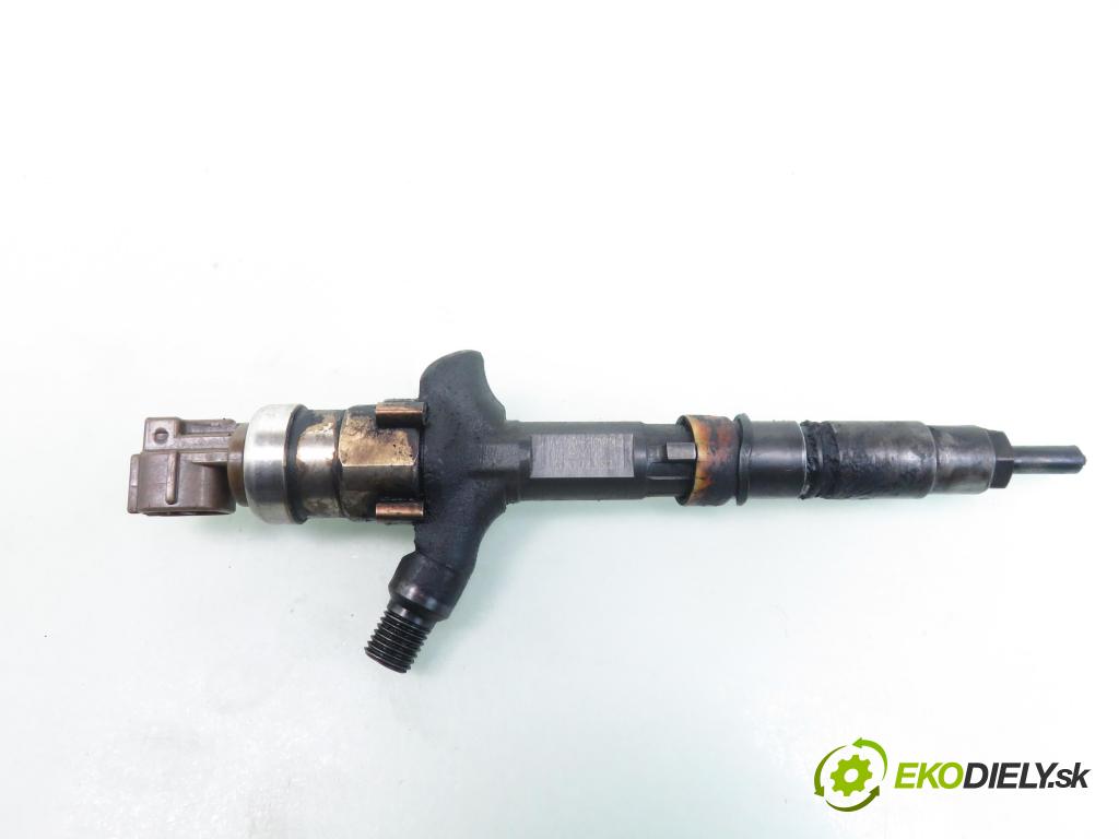 TOYOTA COROLLA (_E12_) KOMBI 2002 66,00 2.0 D-4D 1995,00 vstrekovač 2367027020 (Vstrekovač paliva)