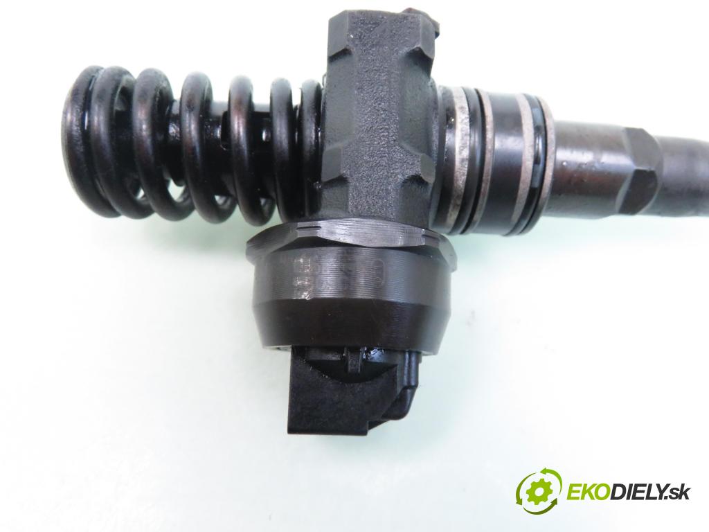 VW PASSAT B5.5 Variant (3B6) KOMBI 2004 100,00 2.0 TDI - BGW 1968,00 Vstrekovač 038130073BC ; 0414720222 (Vstrekovač paliva)