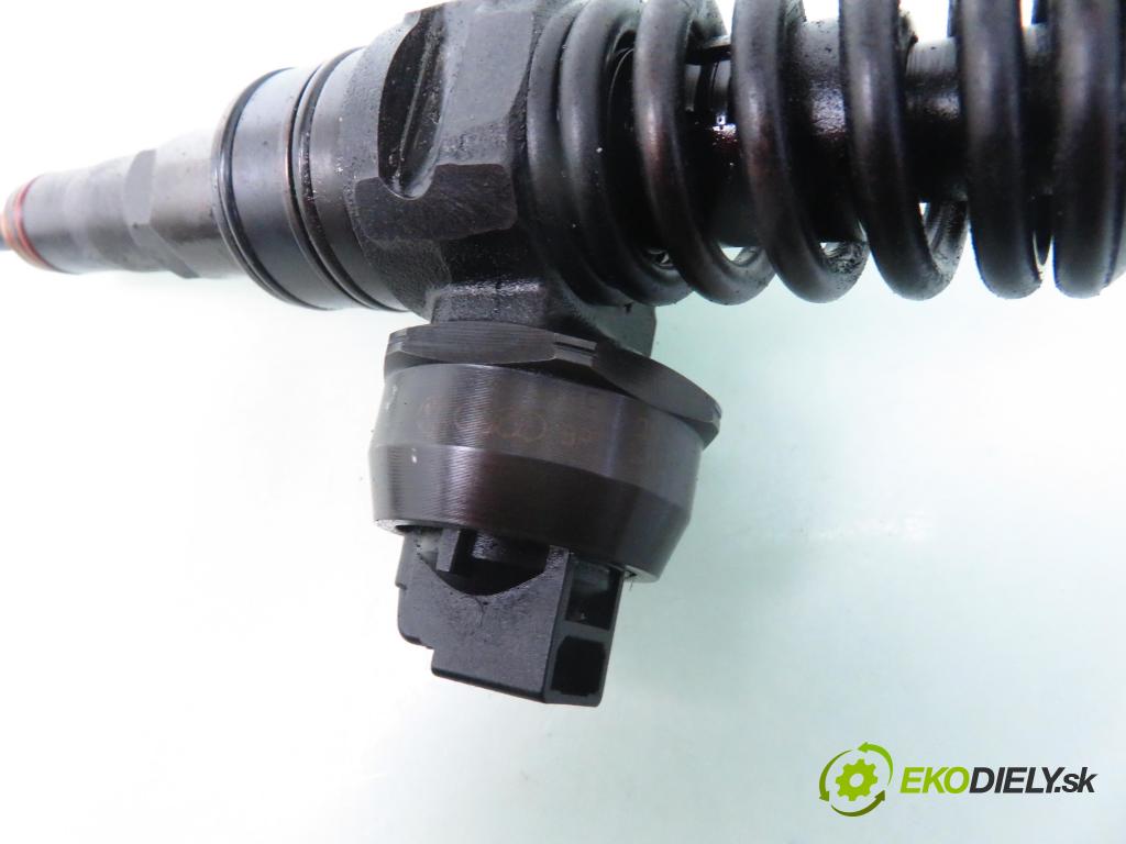 VW PASSAT B5.5 Variant (3B6) KOMBI 2004 100,00 2.0 TDI - BGW 1968,00 Vstrekovač 038130073BC ; 0414720222 (Vstrekovač paliva)