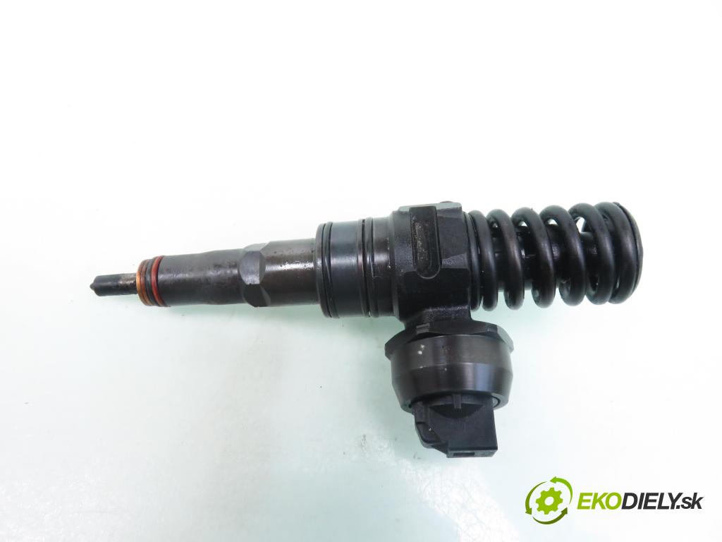 VW PASSAT B5.5 Variant (3B6) KOMBI 2004 100,00 2.0 TDI - BGW 1968,00 Vstrekovač 038130073BC ; 0414720222 (Vstrekovač paliva)