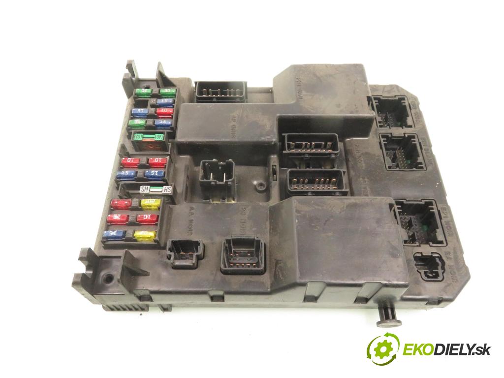 PEUGEOT 307 (3A/C) HB 2004 65,00 1.4 16V - KFU (ET3J4) 1360,00 MODUL BSI 9651196980A