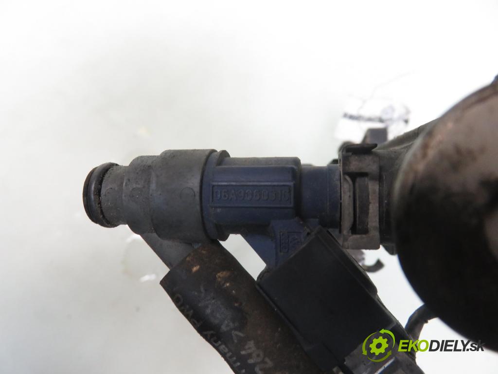 VW SHARAN (7M8, 7M9, 7M6) MINIVAN 2001 85,00 2 - ADY 1984,00 Lišta vstrekovacia 0280155791 ; 2900900529 (Vstrekovacie lišty)