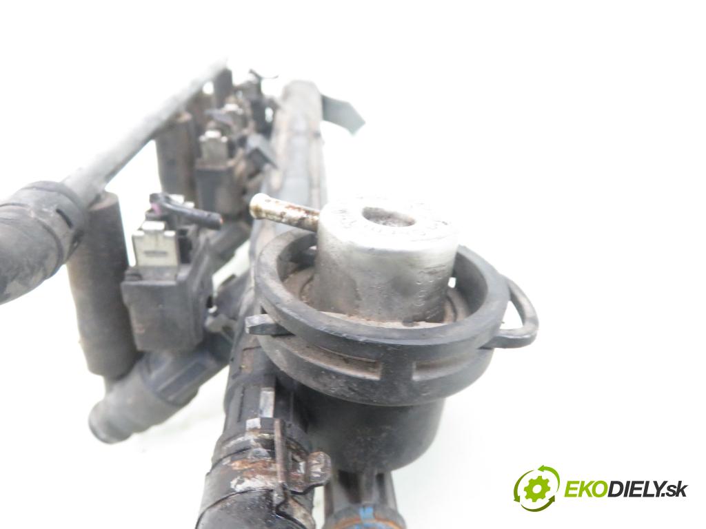 VW SHARAN (7M8, 7M9, 7M6) MINIVAN 2001 85,00 2 - ADY 1984,00 Lišta vstrekovacia 0280155791 ; 2900900529 (Vstrekovacie lišty)