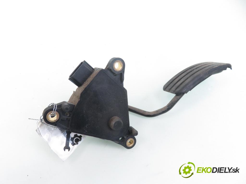 RENAULT MEGANE II (BM0/1_, CM0/1_) HB 2003 88,00 1.9 dCi 120 - F9Q 800 1870,00 Potenciometer plynového pedálu 8200153268 (Pedále)