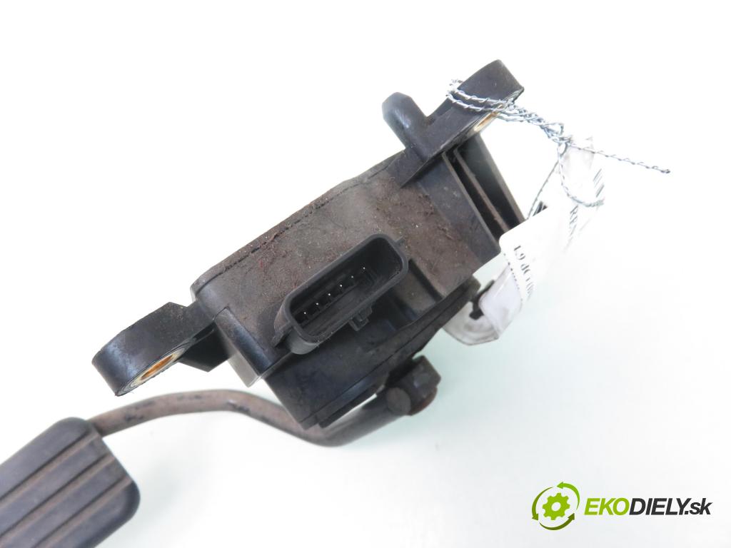 RENAULT MEGANE II (BM0/1_, CM0/1_) HB 2003 88,00 1.9 dCi 120 - F9Q 800 1870,00 Potenciometer plynového pedálu 8200153268 (Pedále)