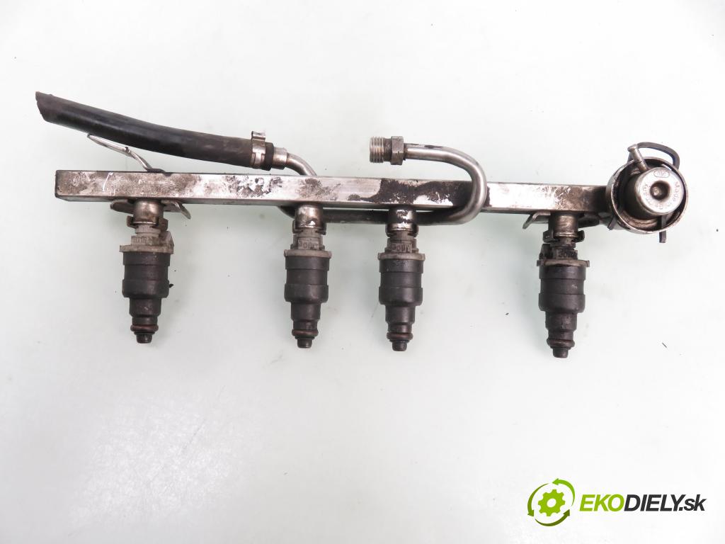 AUDI A4 (8D2, B5) SEDAN 1995 74,00 1.6 - AHL 1595,00 Lišta vstrekovacia 050133681A ; 078133551N ; 0280160516 (Vstrekovacie lišty)