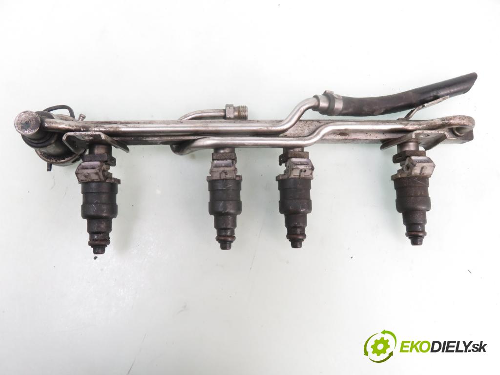 AUDI A4 (8D2, B5) SEDAN 1995 74,00 1.6 - AHL 1595,00 Lišta vstrekovacia 050133681A ; 078133551N ; 0280160516 (Vstrekovacie lišty)