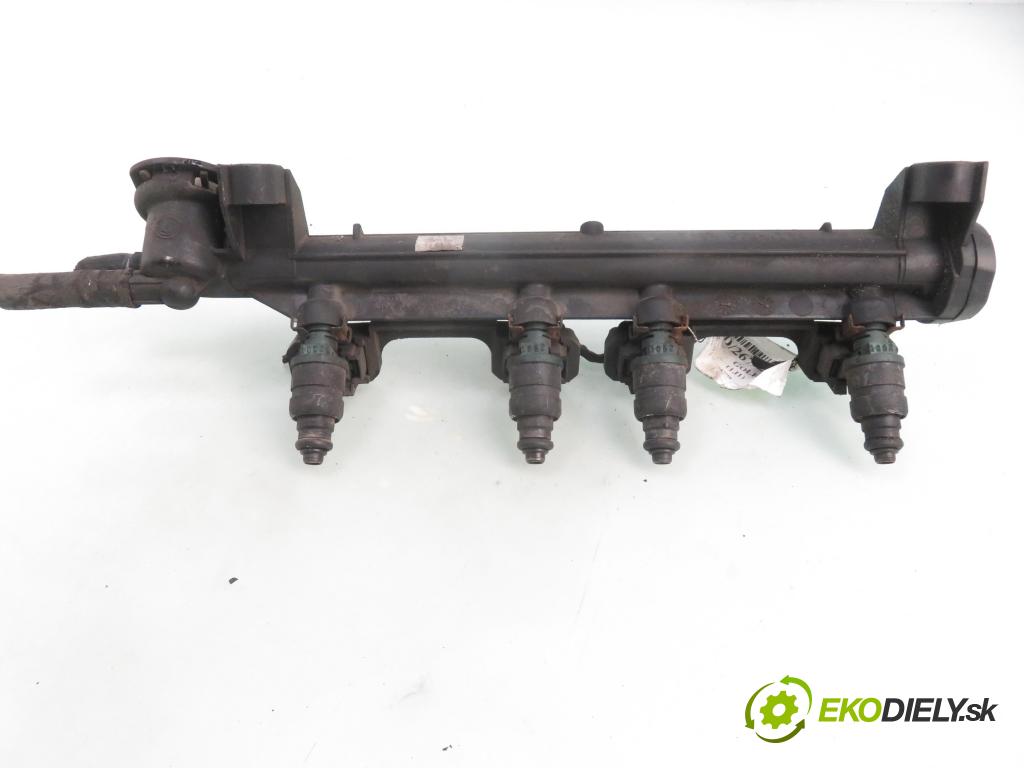 VW GOLF IV (1J1) HB 1998 74,00 1.6 - AEH 1595,00 Lišta vstrekovacia 06A133317A ; 037906031AA ; 037133035 (Vstrekovacie lišty)