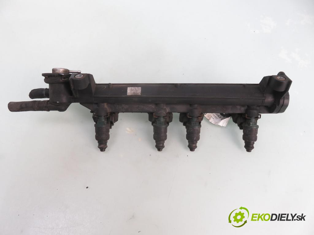 VW GOLF IV (1J1) HB 1998 74,00 1.6 - AEH 1595,00 Lišta vstrekovacia 06A133317A ; 037906031AA ; 037133035 (Vstrekovacie lišty)