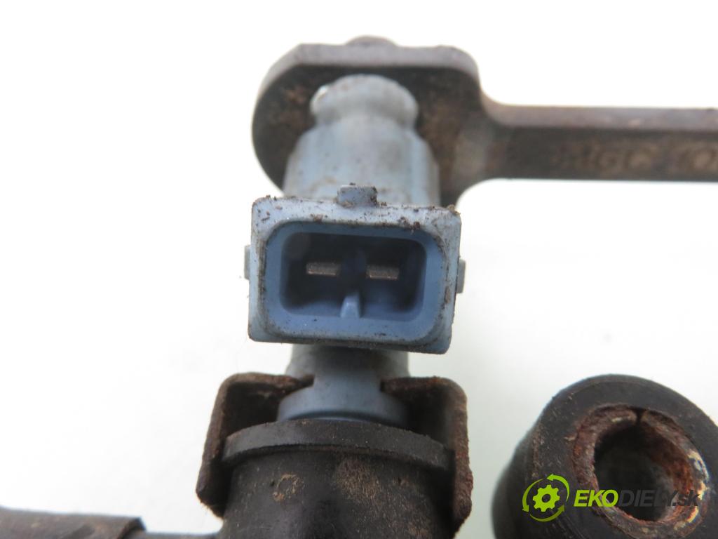 LAND ROVER FREELANDER (L314) TERENOWY 2000 88,00 1.8 i 16V 4x4 - 18 K4F 1796,00 Lišta vstrekovacia 0280155885 (Vstrekovacie lišty)