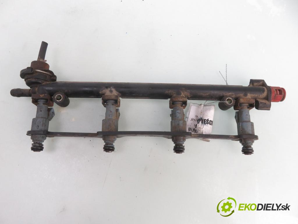 LAND ROVER FREELANDER (L314) TERENOWY 2000 88,00 1.8 i 16V 4x4 - 18 K4F 1796,00 Lišta vstrekovacia 0280155885 (Vstrekovacie lišty)