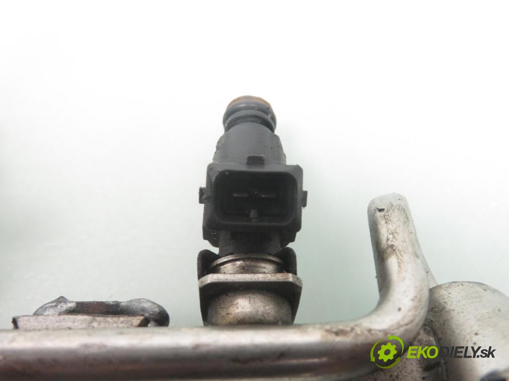 AUDI A3 (8L1) HB 2000 110,00 1.8 T - ARZ 1781,00 Lišta vstrekovacia 0280156061 ; 0280160557 (Vstrekovacie lišty)