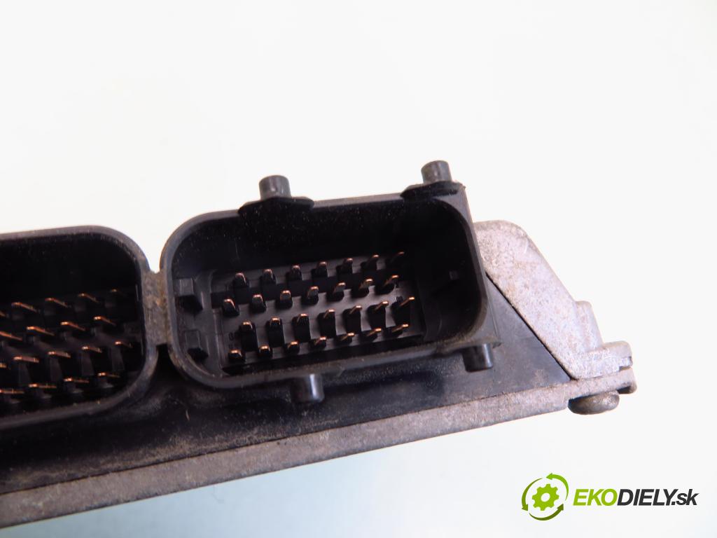 AUDI A3 (8L1) HB 2000 92,00 1.8 - AGN 1781,00 Riadiaca jednotka Motor 06A906019BS ; 5WP445103