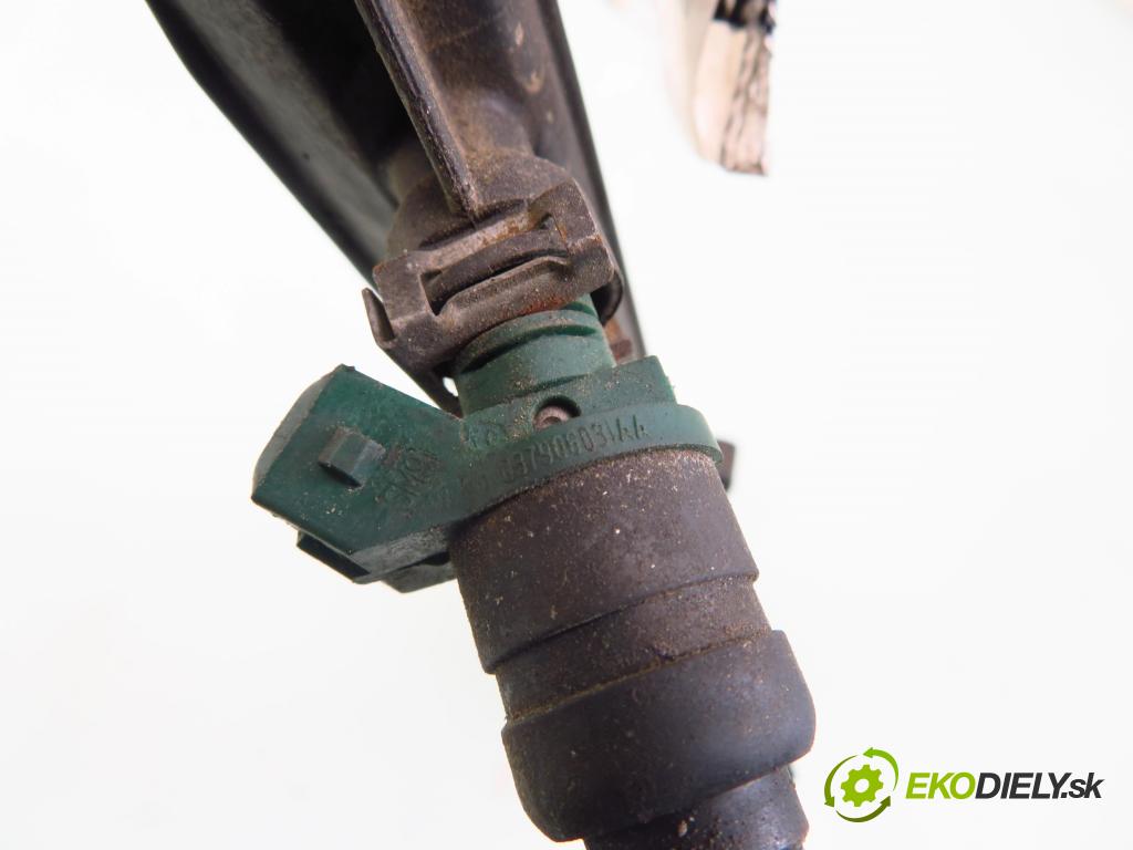 AUDI A3 (8L1) HB 1997 74,00 1.6 8V 101 - AEH 1595,00 Lišta vstrekovacia 037906031AA ; 037133035H ; 72201702 (Vstrekovacie lišty)