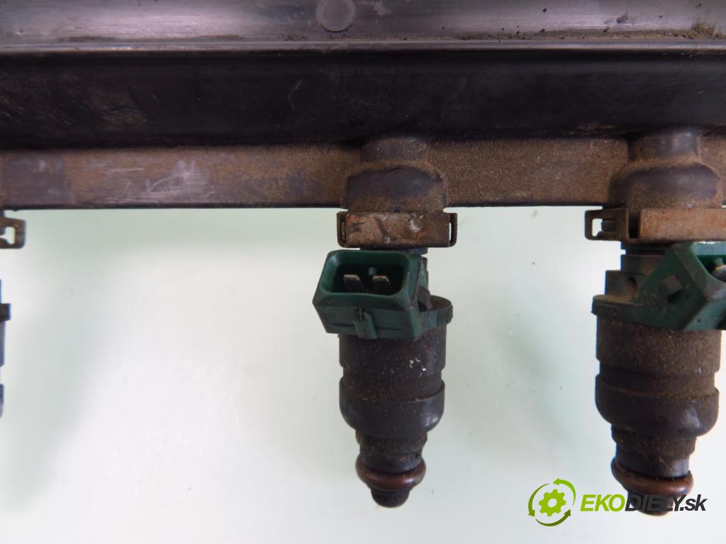 AUDI A3 (8L1) HB 1997 74,00 1.6 8V 101 - AEH 1595,00 Lišta vstrekovacia 037906031AA ; 037133035H ; 72201702 (Vstrekovacie lišty)