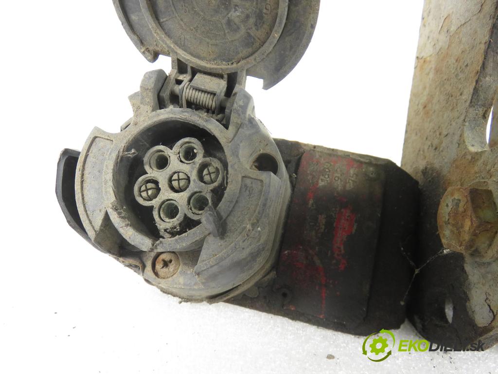 AUDI A3 (8L1) HB 1998 74,00 1.6 8V 101 - AEH 1595,00 Hák