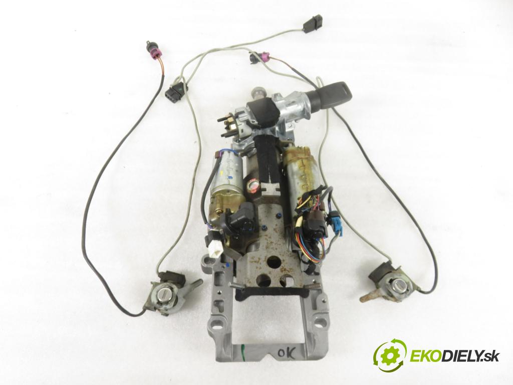 AUDI A8 D2 (4D2, 4D8) SEDAN 1998 110,00 2.5 TDI - AFB 2496,00 Hriadeľ, tyč volantu 4D0905851E ; 404108 (Tyče riadenia (volantu))