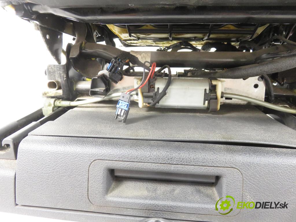 RENAULT VEL SATIS (BJ0_) HB 2005 102,00 2.2 dCi (BJ00) - G9T 606 2188,00 Sedadlo šoféri