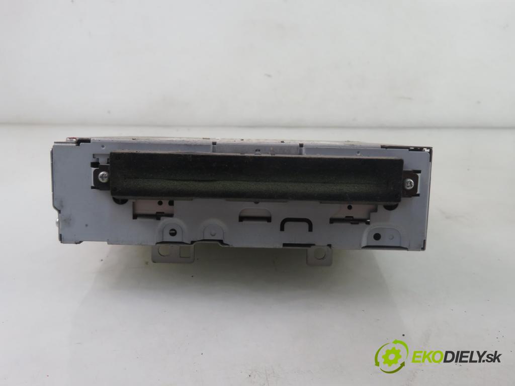 VOLVO V50 (MW) KOMBI 2004 100,00 2.0 D 136 - D 4204 T (PSA) 1997,00 RADIO CD 307326001
