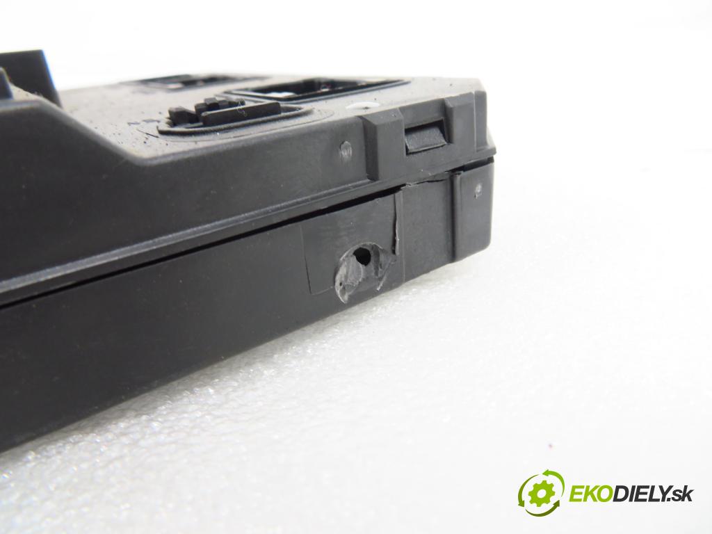 PEUGEOT 206 liftback (2A/C) HB 2002 440,00 1.1 i - HFX (TU1JP) 1124,00 MODUL BSI 9646777480 ; S118085110E