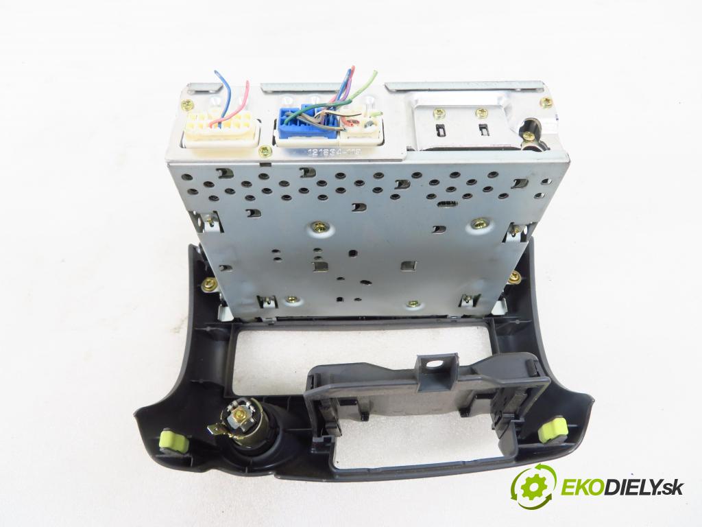 TOYOTA YARIS (_P1_) HB 1999 50,00 1.0 VVT- i 68 - 1SZ-FE 998,00 RADIO Modul 8612052010