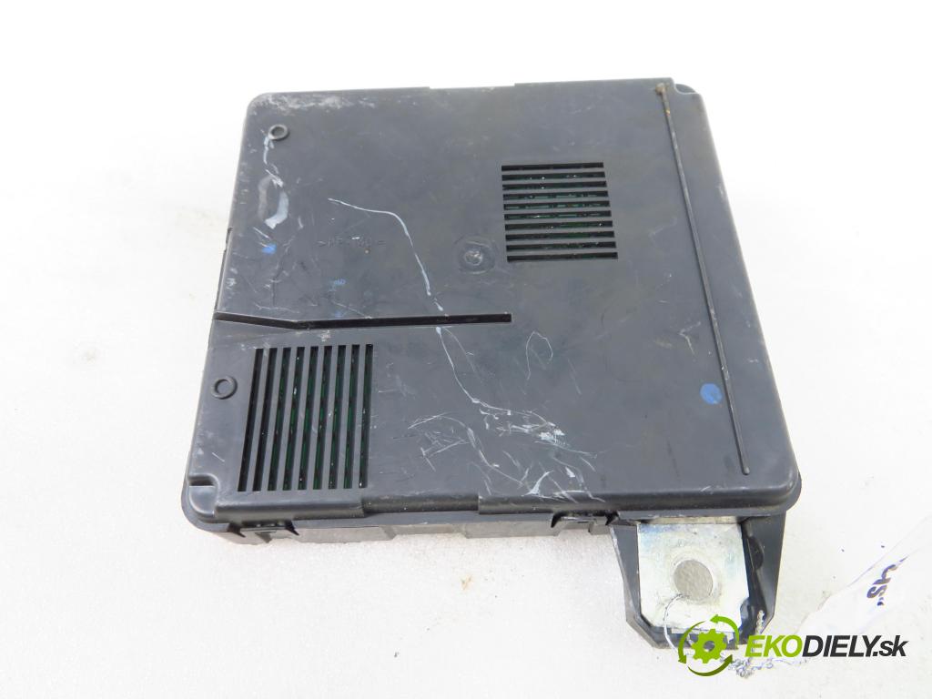 RENAULT SCENIC II (JM0/1_) MINIVAN 2004 88,00 1.9 DCI - F9Q 812 1870,00 MODUL BSI 8200306032A ; S118399200D