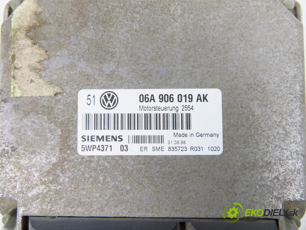 VW GOLF IV (1J1) HB 1998 74,00 1.6 - AKL 1595,00 Riadiaca jednotka Motor 06A906019AK ; 5WP437103