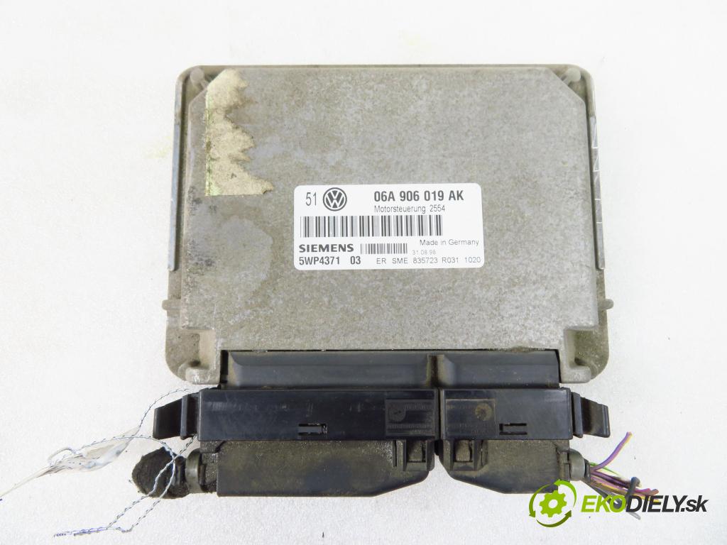 VW GOLF IV (1J1) HB 1998 74,00 1.6 - AKL 1595,00 Riadiaca jednotka Motor 06A906019AK ; 5WP437103