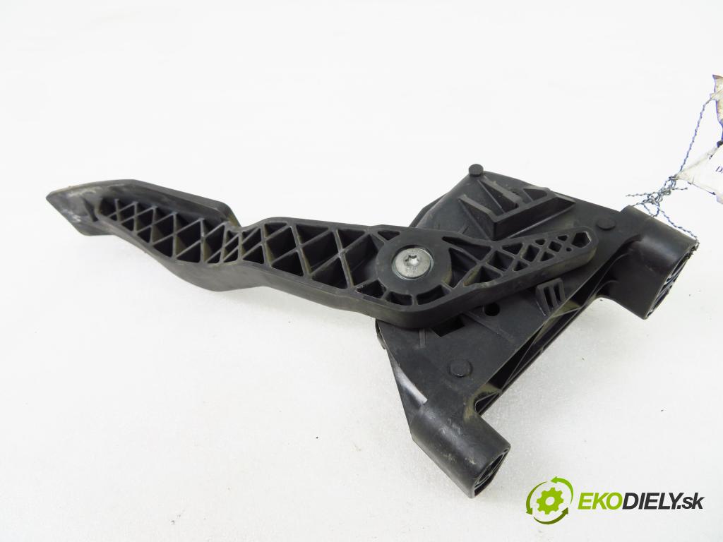 OPEL ASTRA G liftback (T98) LIFTBACK 2001 55,00 1.2 16V - Z 12 XE 1199,00 Potenciometer plynu 9157998 ; 6PV00811200 (Pedále)