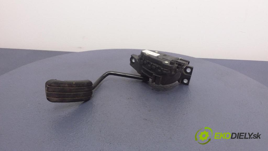 Renault Trafic 2008 pedal Plyn: 7700313060